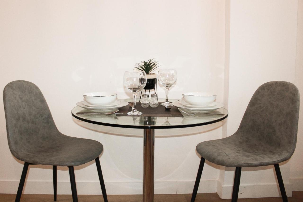 Modern Luxury Serviced Duplex Apartments By Repose- 150 Metro Court, بروميتش الغربية المظهر الخارجي الصورة